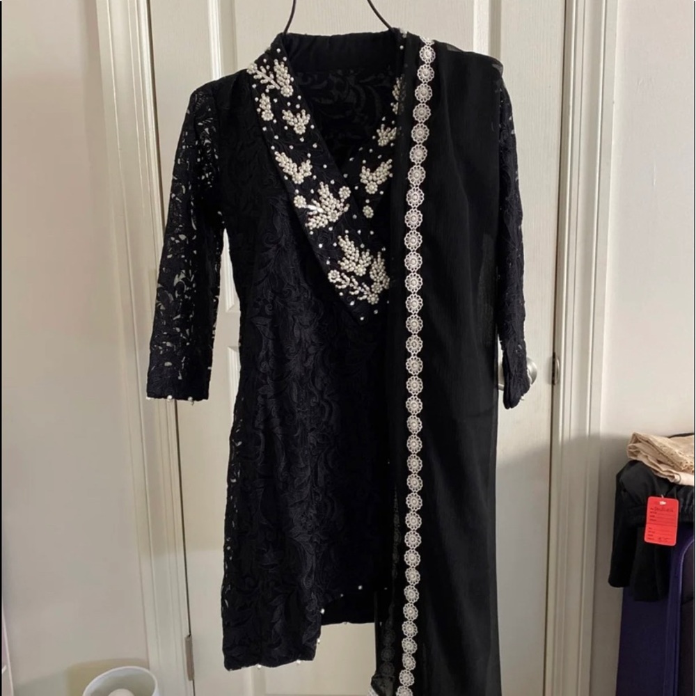 Black & White Pakistani Shalwar Kameez
